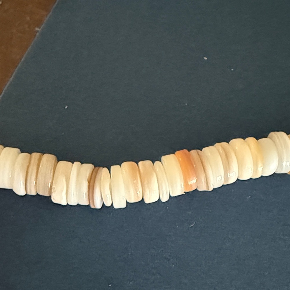 Natural Shell bracelet - Picture 2 of 3